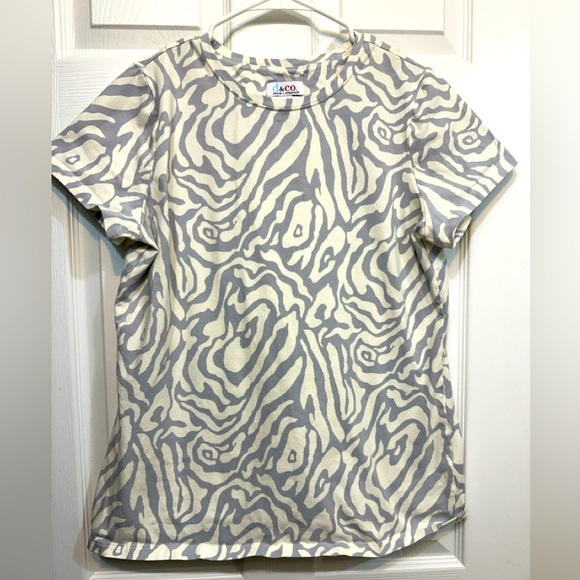 d&co Tops - Gray and Cream Patterned T-Shirt